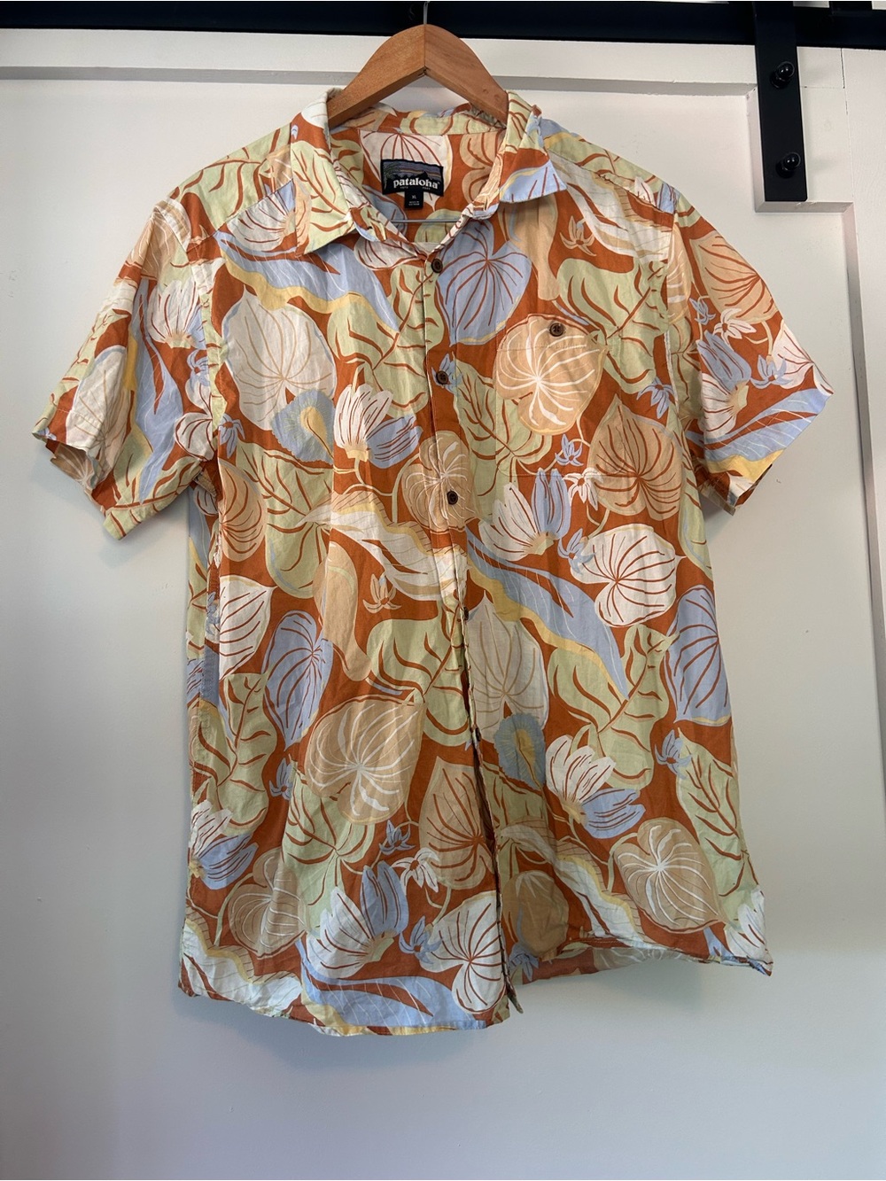 Patagonia Pataloha Hawaiian Shirt Men’s XL Tropical Floral Aloha Button Front